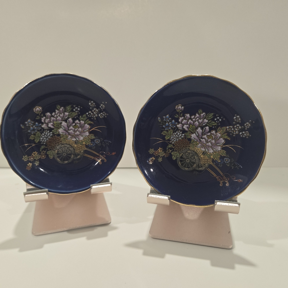 Vintage Japanese Kutani Decorative Plates – Pair with Hand-Painted Floral Cart